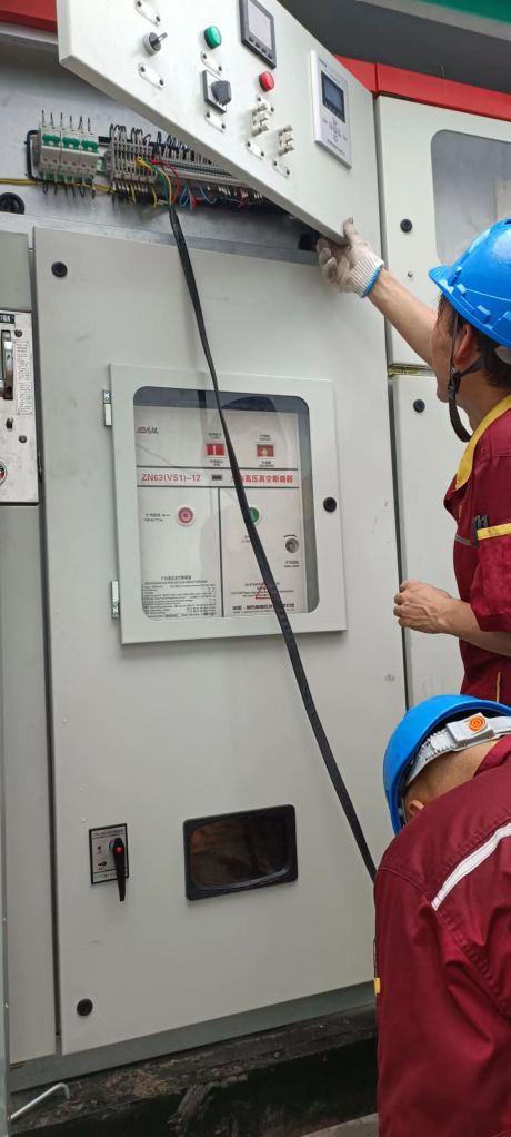 圓滿(mǎn)完成800kVA箱變交接性試驗(yàn)